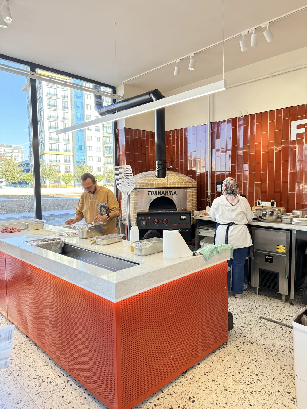 Fornarina açık mutfağı ve taş fırını
